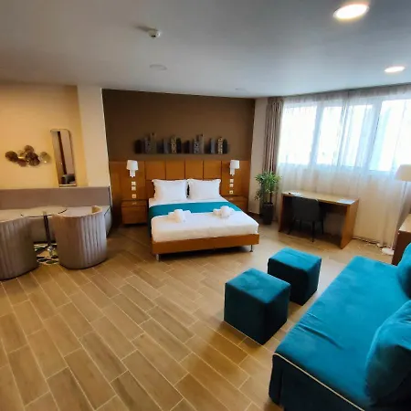 סלוניקי La Place De La Gare Suites - New Subway Station מראה חיצוני תמונה