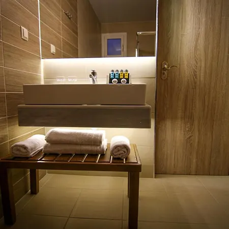 סלוניקי La Place De La Gare Suites - New Subway Station מראה חיצוני תמונה