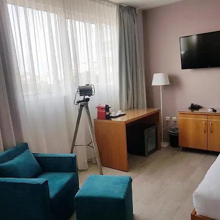 סלוניקי La Place De La Gare Suites - New Subway Station מראה חיצוני תמונה